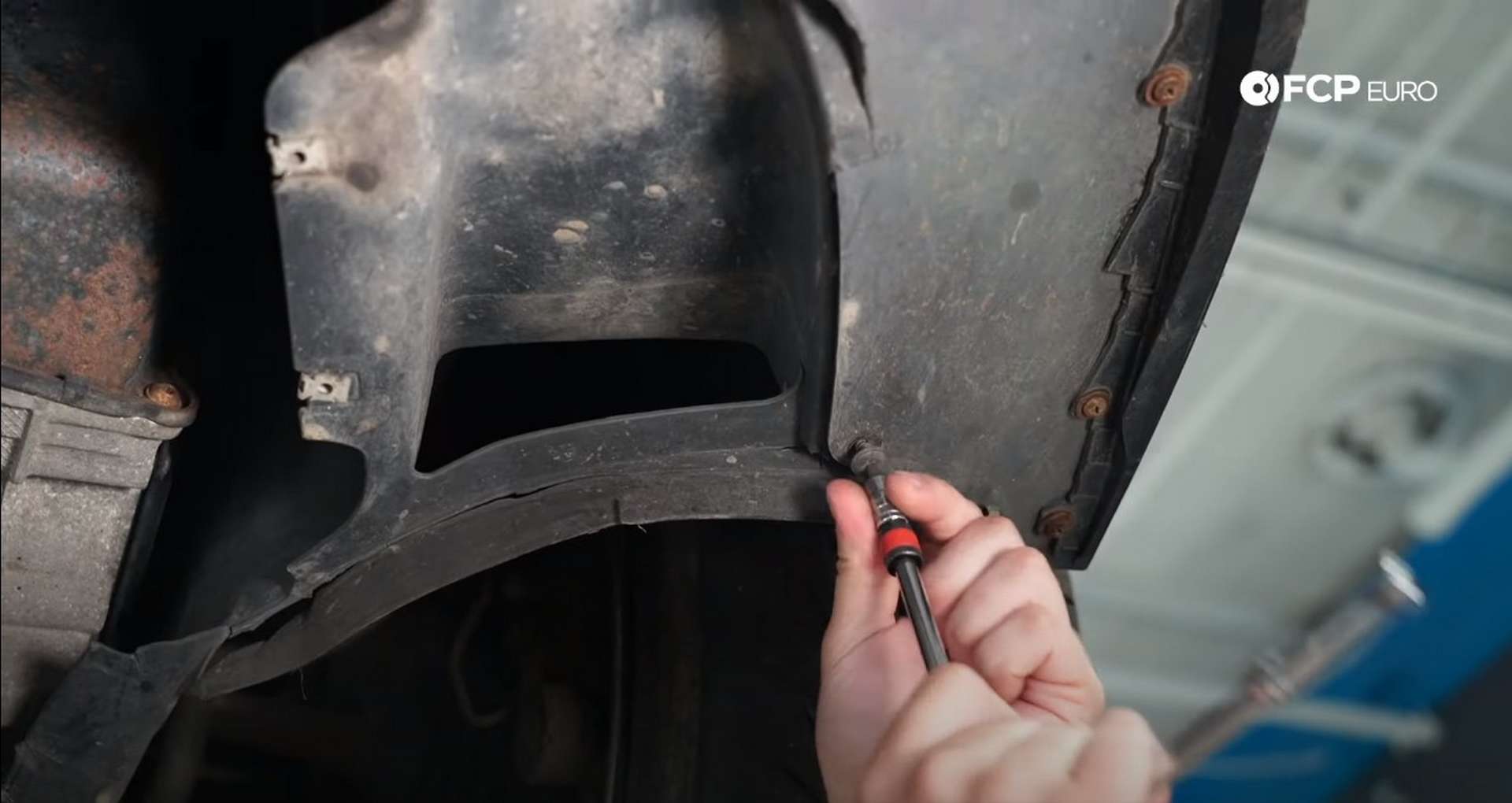 01-DIY-VW-VR6-Valve-Cover-Gasket-Entering-Service-Position