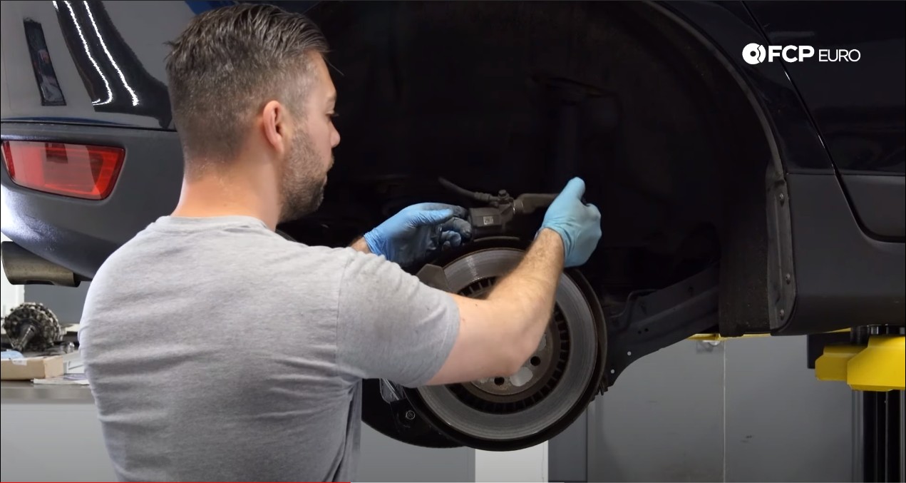 DIY P3 Volvo Rear Brakes removing the caliper