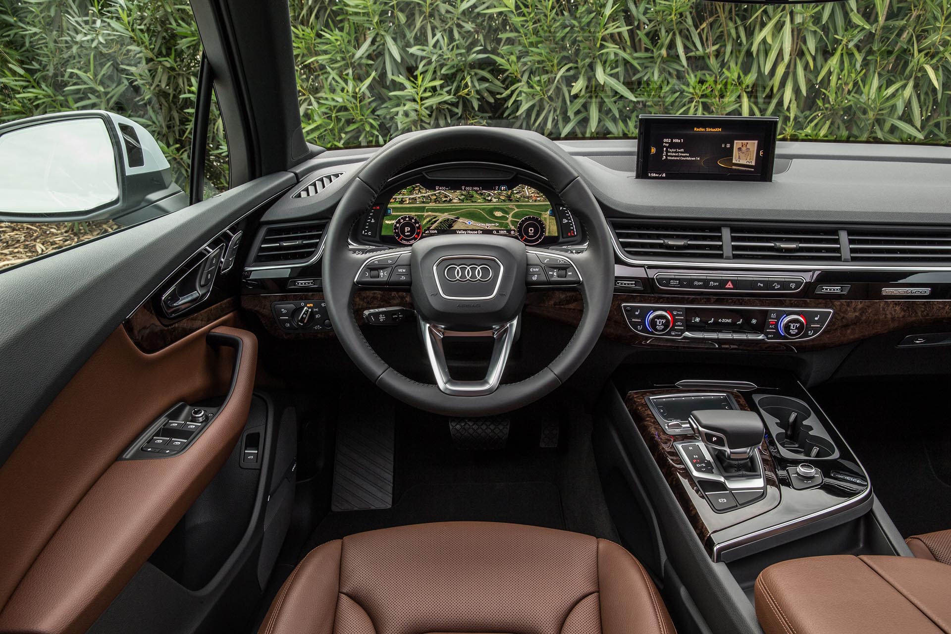 11_2017 Audi Q7 interior