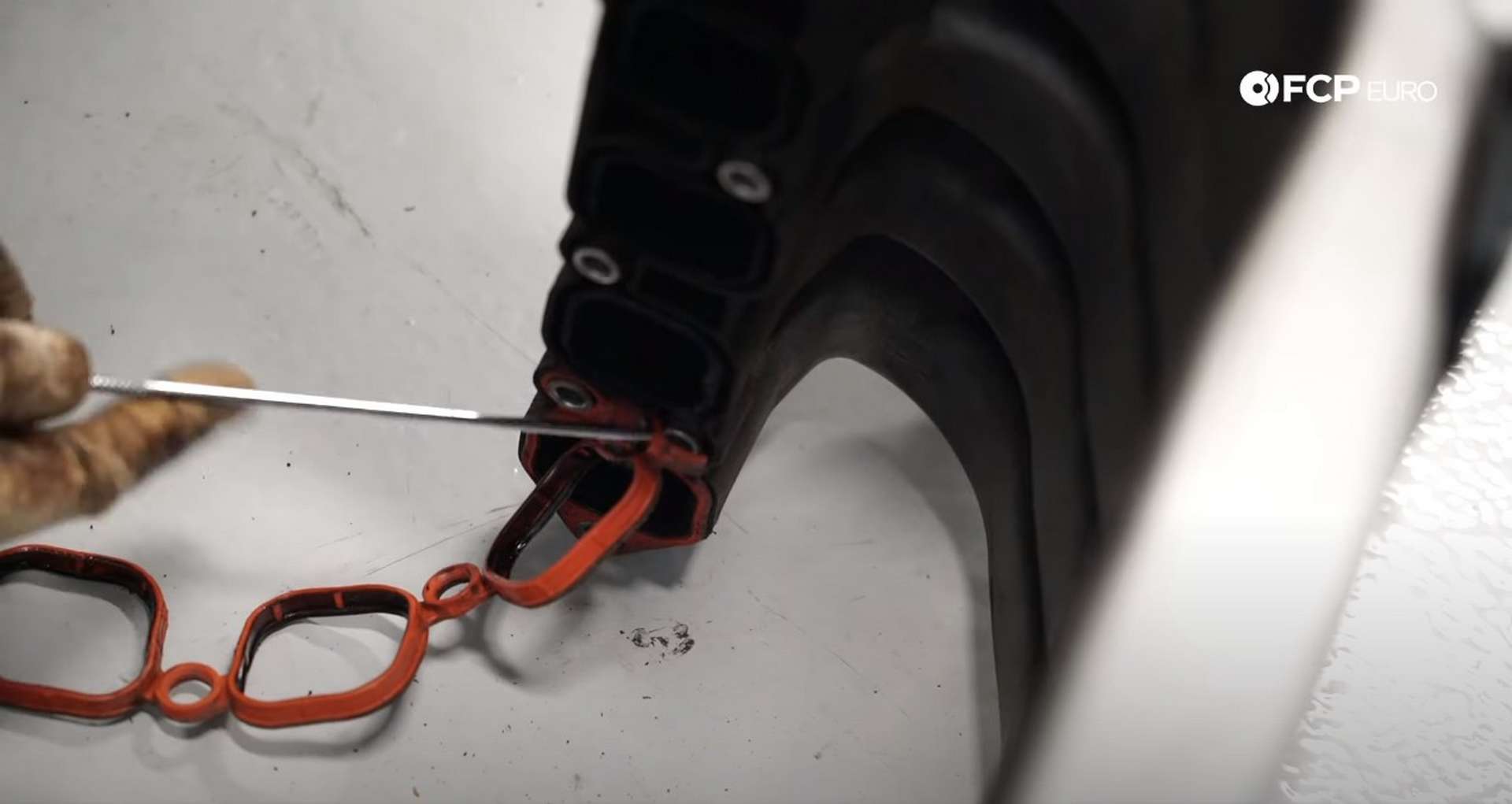 50-DIY-VW-VR6-Valve-Cover-Gasket-Reinstalling-Manifold