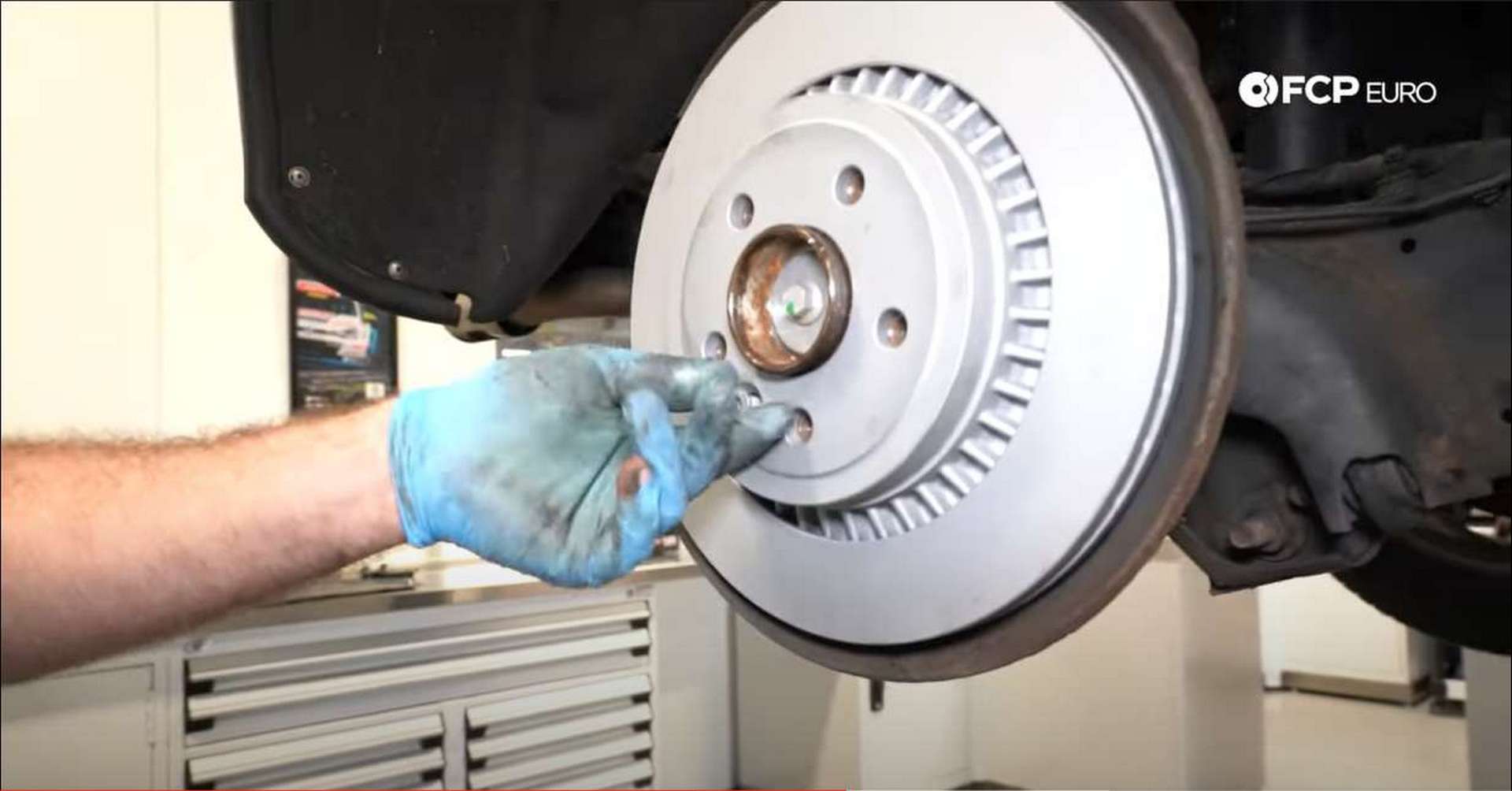 DIY P3 Volvo Rear Brakes installing the new rotor