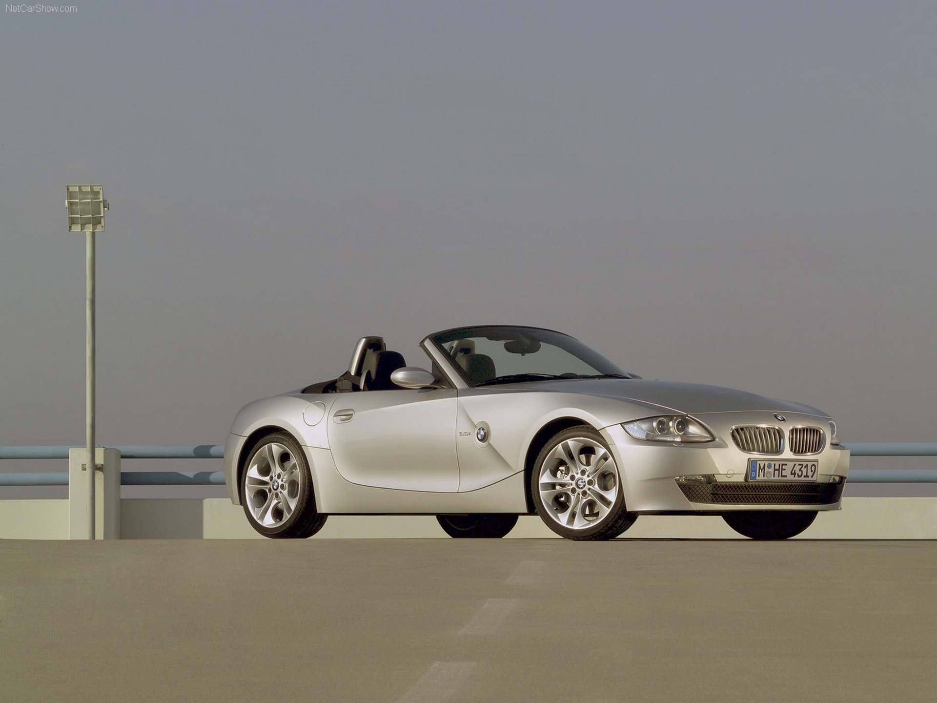 BMW-Z4_Roadster-2006-HD-d2e04c4d1c4f4d43249f760abd9e40fe6b8b86583.jpg