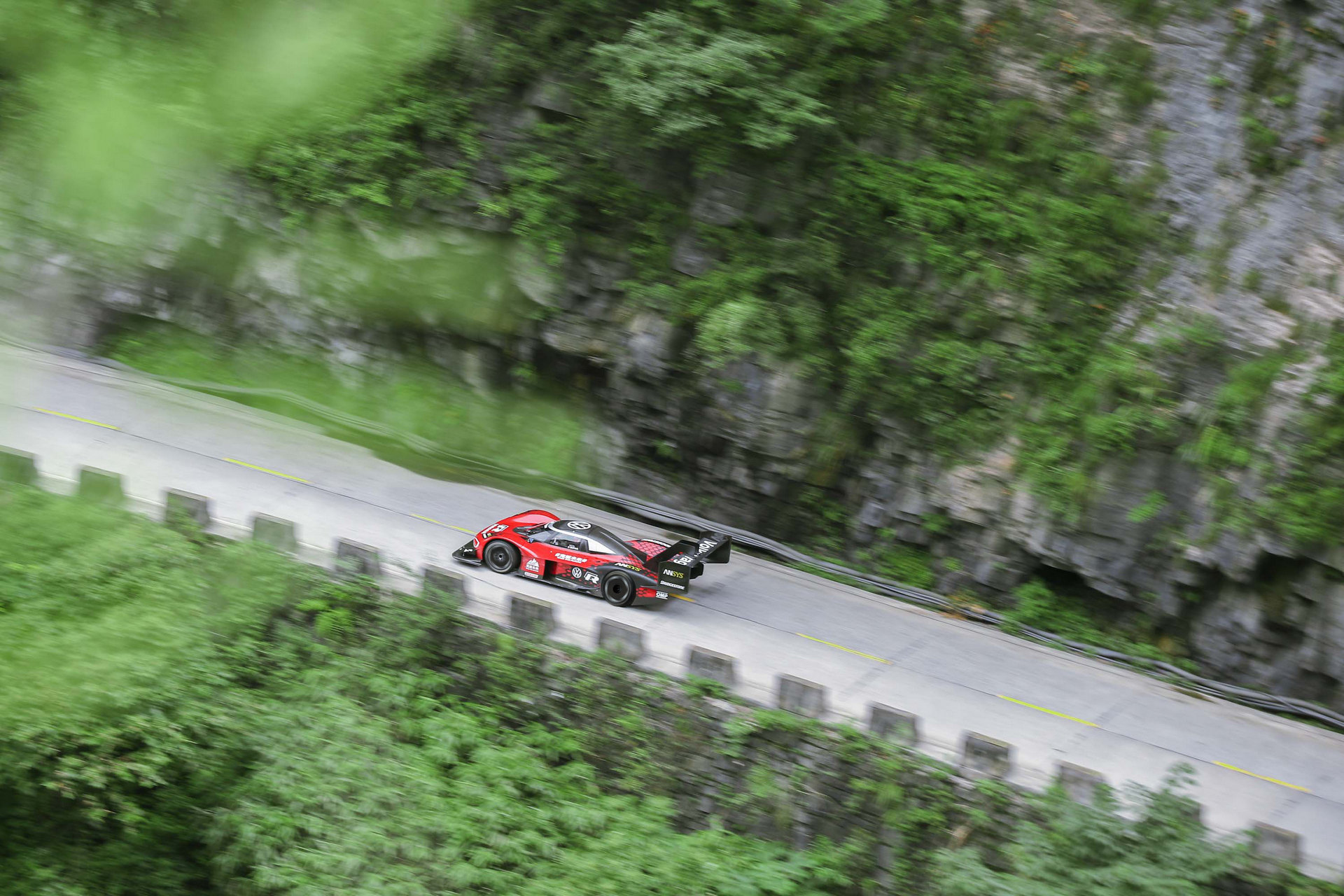 Volkswagen ID.R Tianmen Mountain Road Record