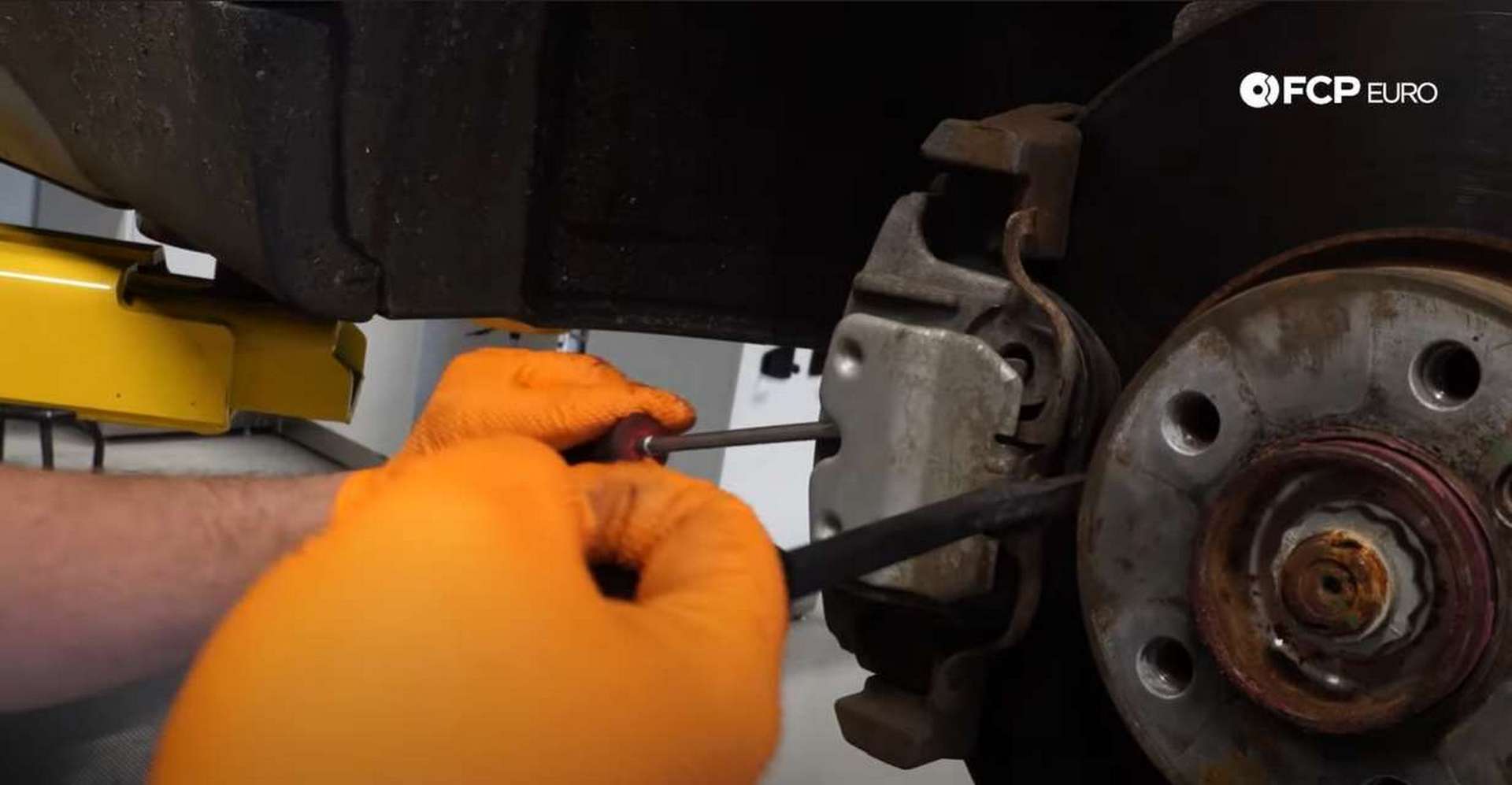 DIY BMW F15 X5 F16 X6 Brake Service removing the anti-rattle clip