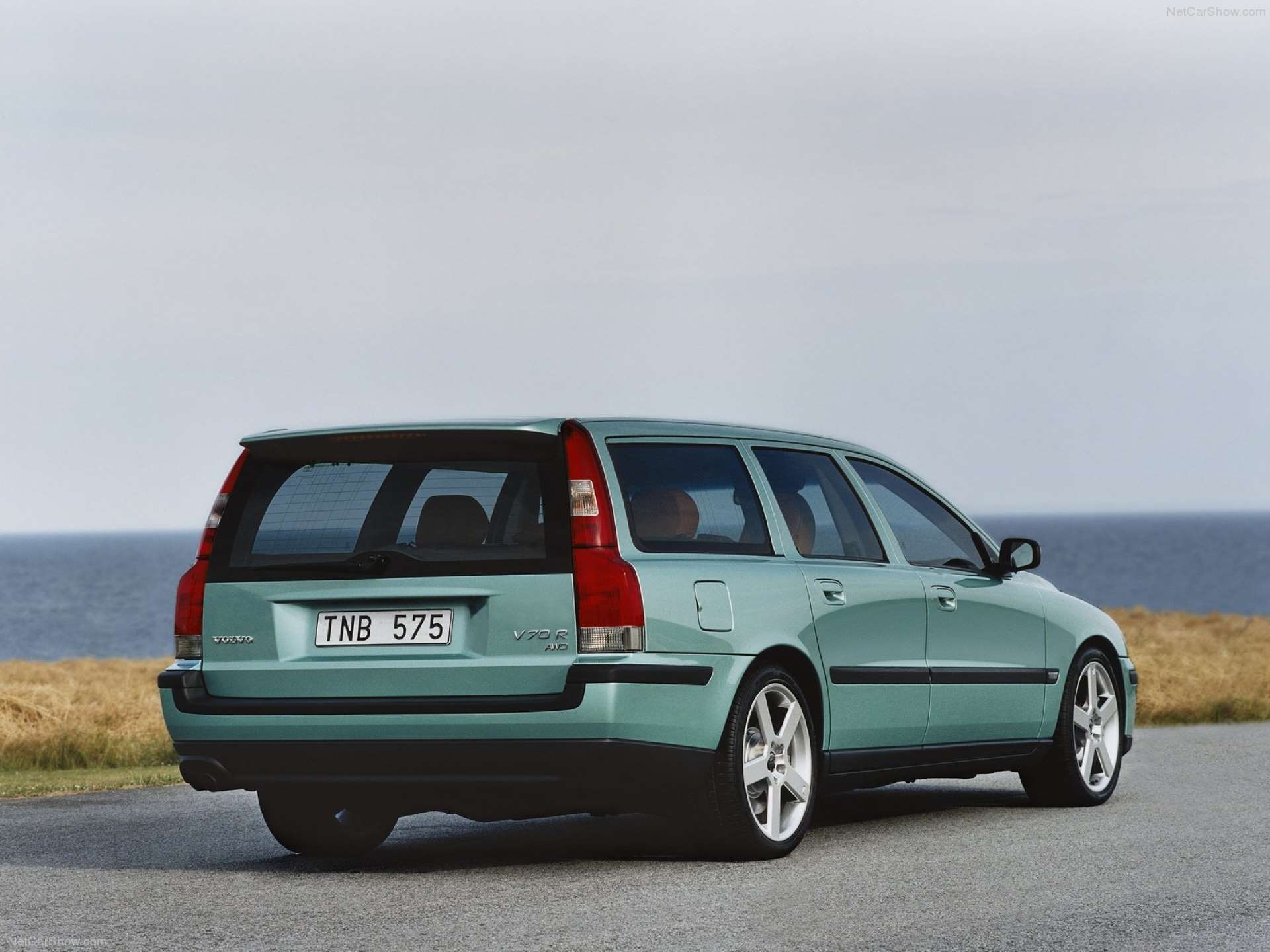 Listicle Best Dadmobiles Volvo V70R/S60R rear