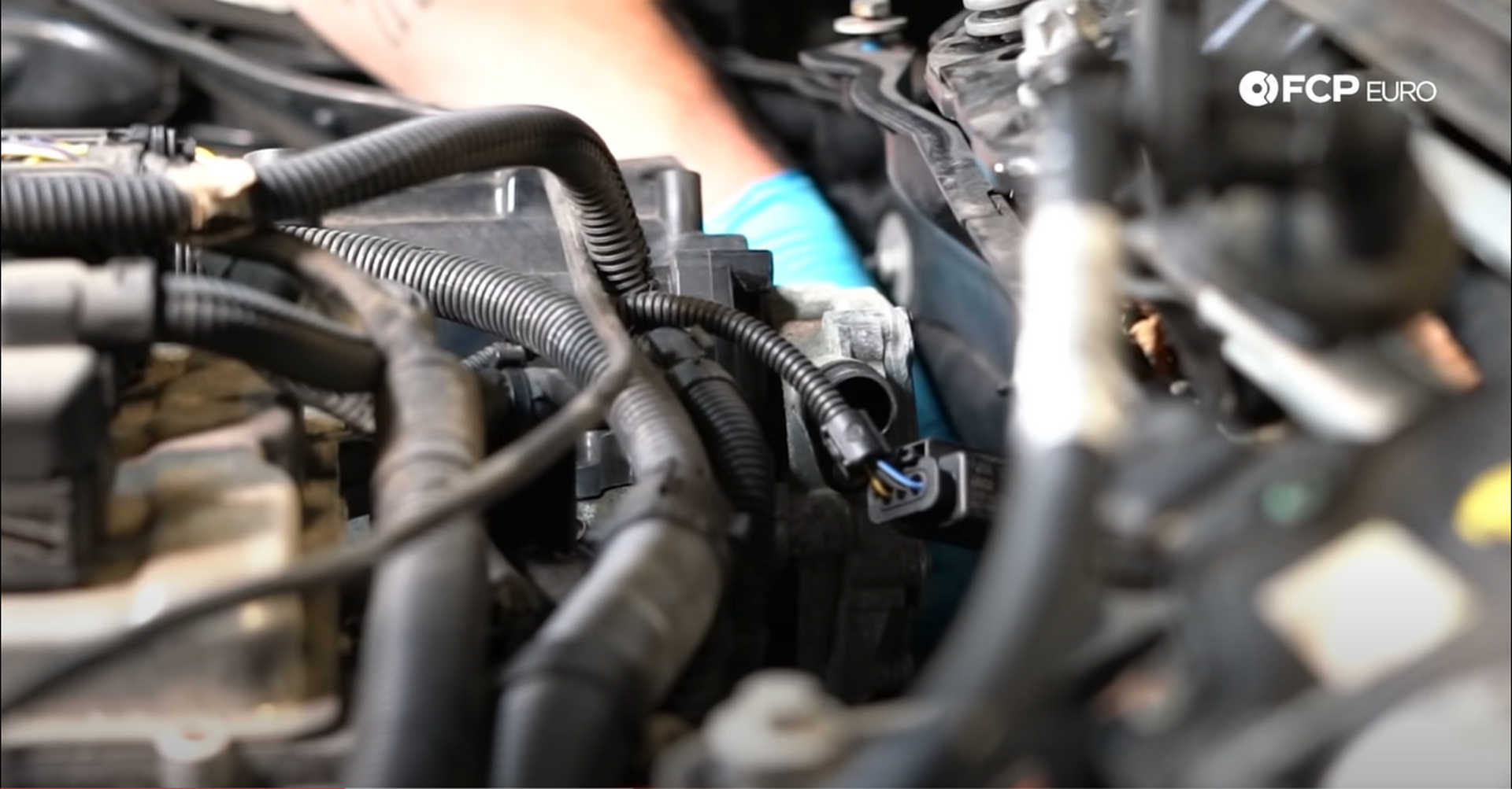 DIY BMW N20 Timing Chain removing the vacuum pump]