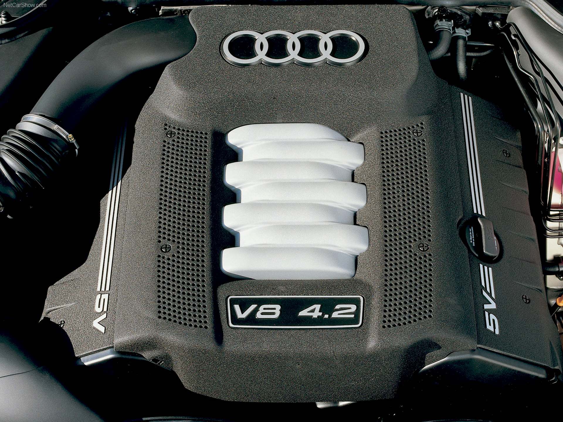 Audi-A8-1998-Engine_Bay.24d0891a.jpg