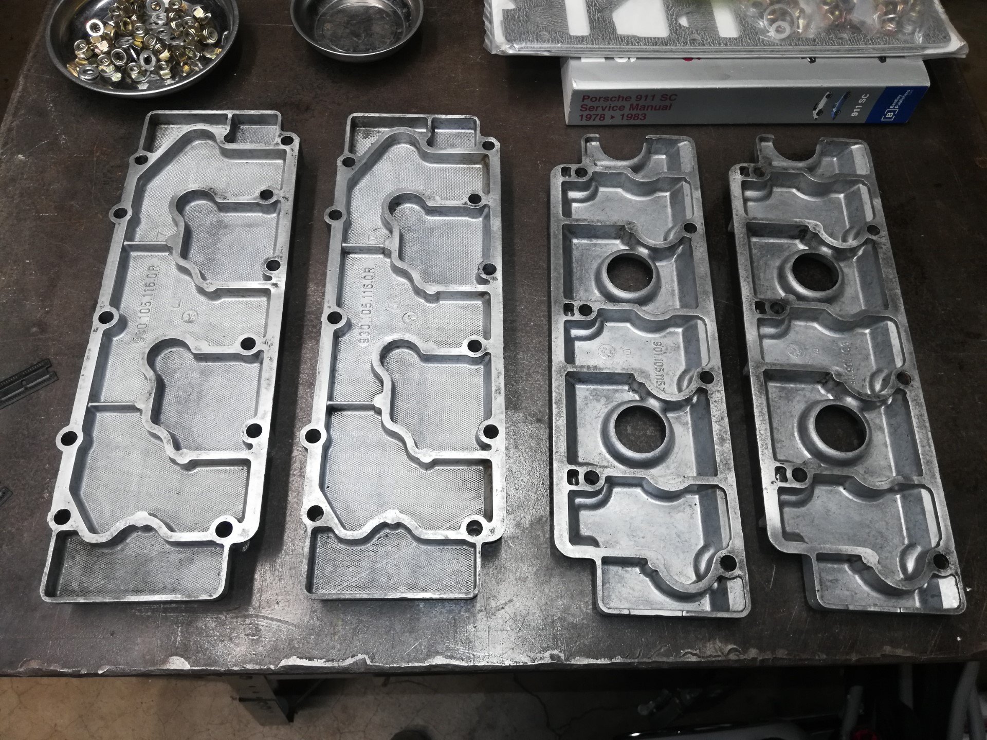 Air-cooled Porsche 911 clean valve cover surfaces