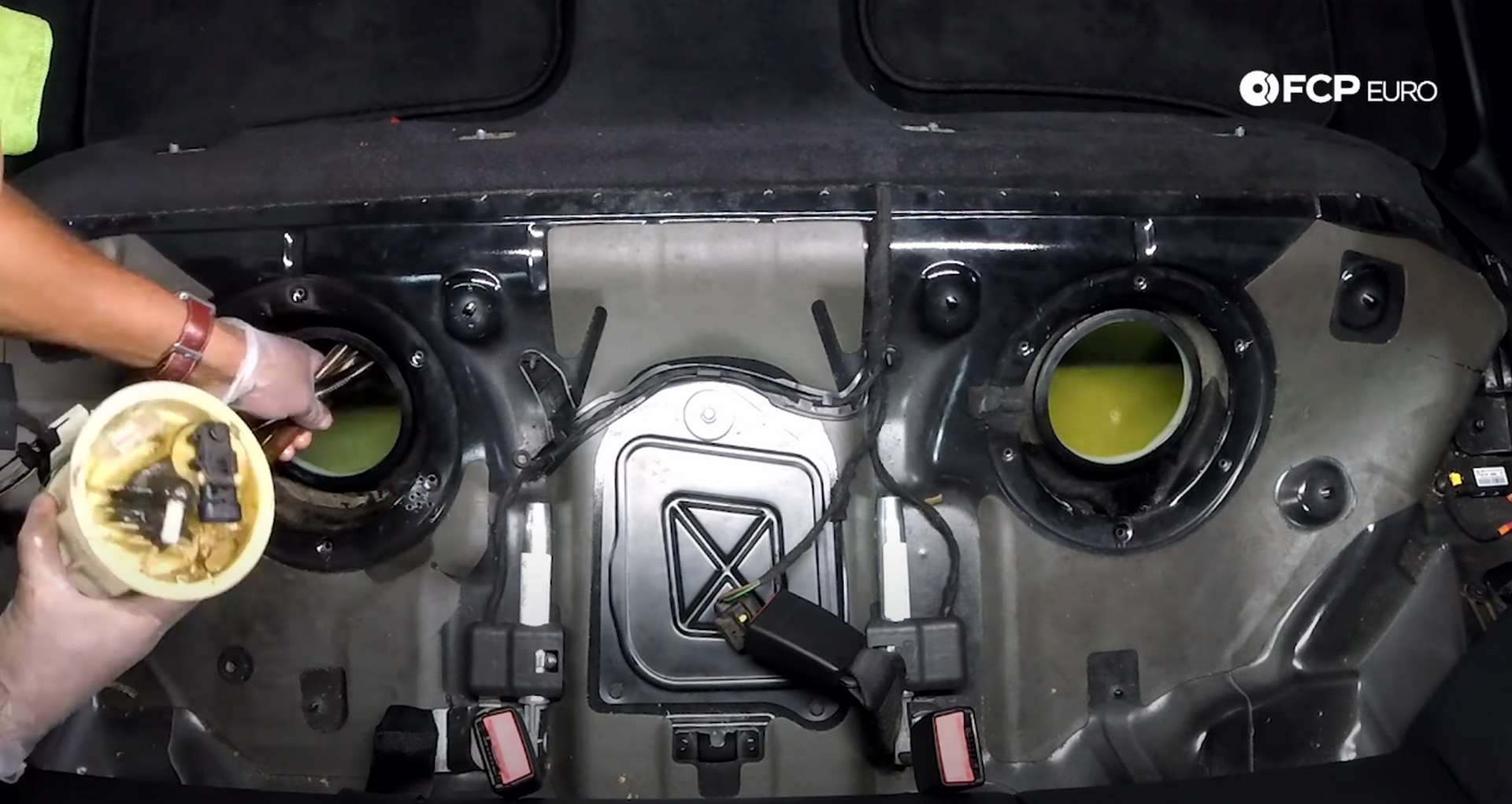 12-DIY-Mercedes-Fuel-Level-Sender-Removing-Unit