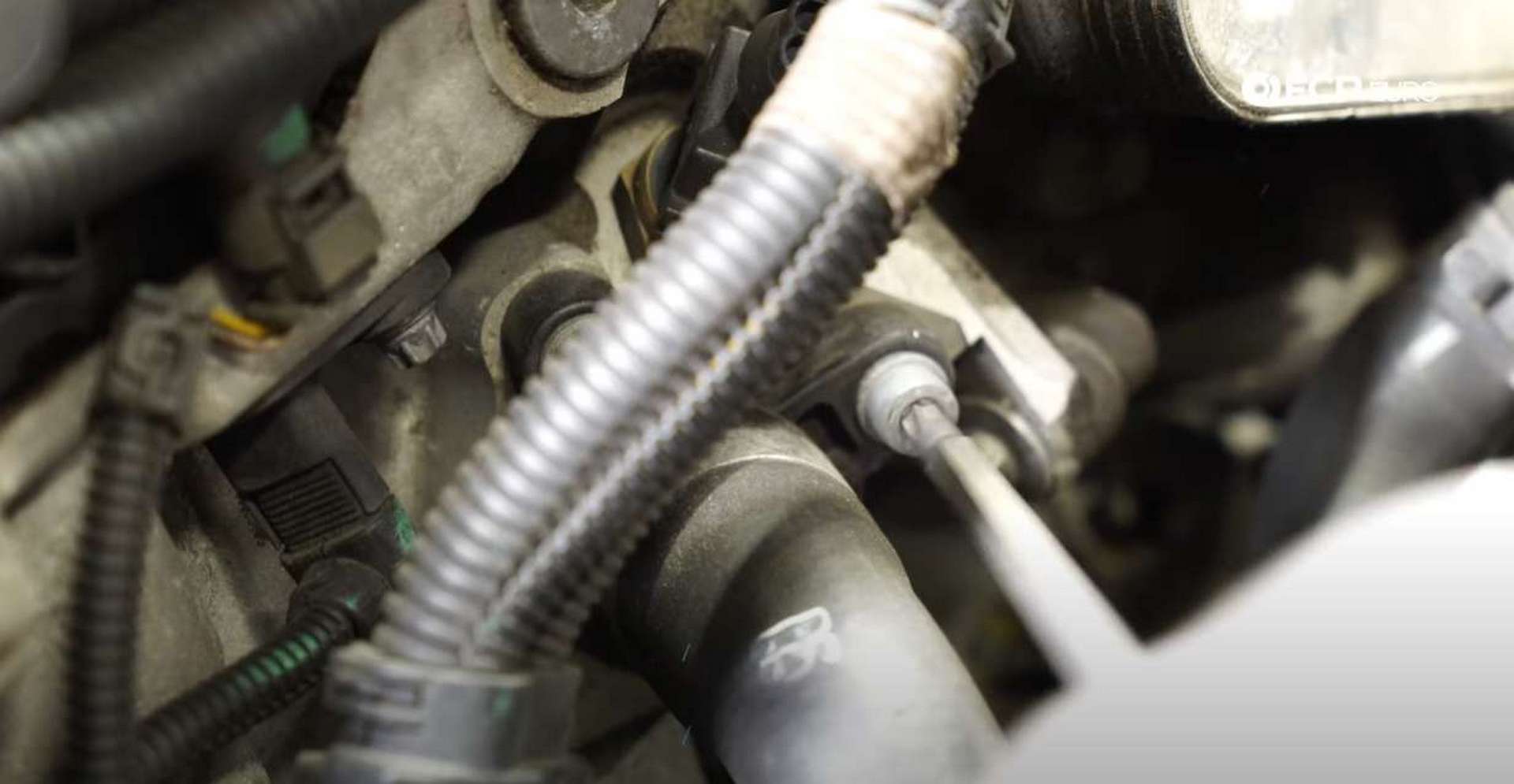 12-DIY-N20-Water-Pump-Thermostat-Replacement_Removing-Thermostat