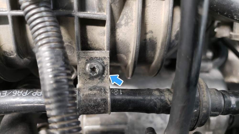 Volvo V60 P3 Water Pump Replacement Hose Line Clip