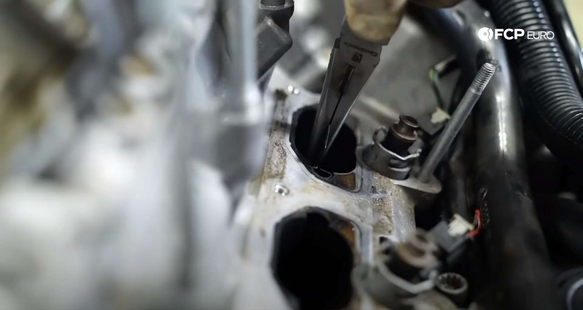 DIY Audi 3.0t Walnut Blasting Intake Valves removing the intake runner dividers