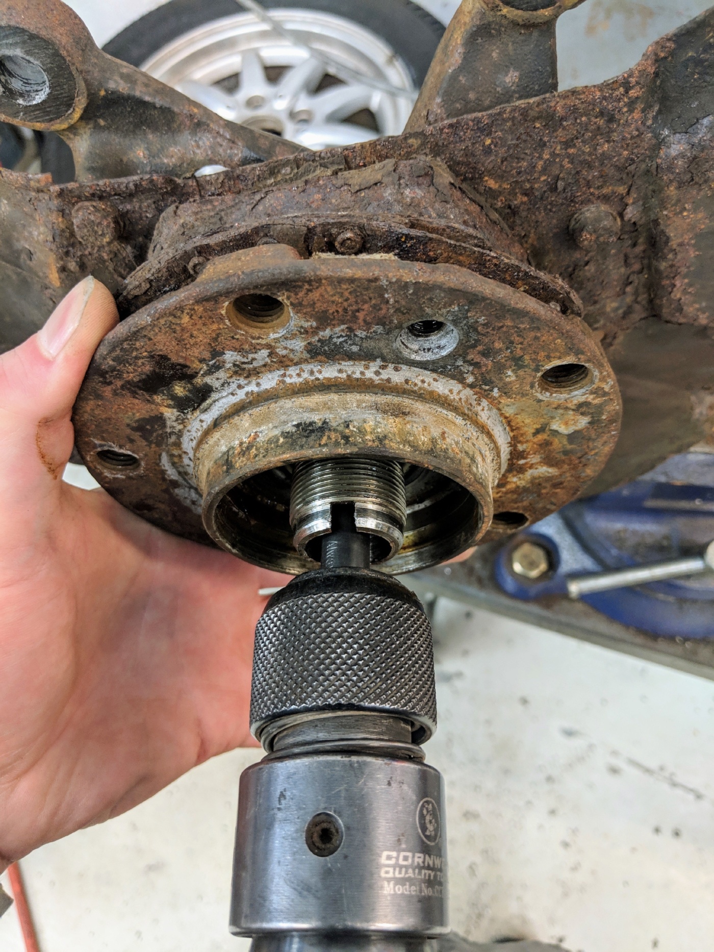 BMW E36 front hub removal 