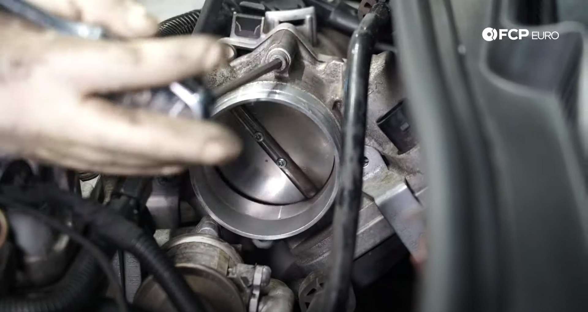 27-DIY-VW-VR6-Valve-Cover-Gasket-Clearing-Engine