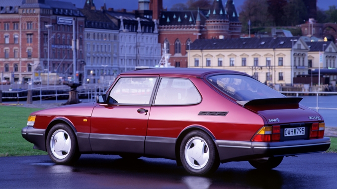 Affordable Vintage Models Saab 900 Turbo rear 3-quarter