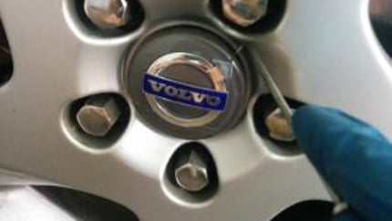 How to DIY Replace a Volvo 850/S70 Front Wheel Bearing