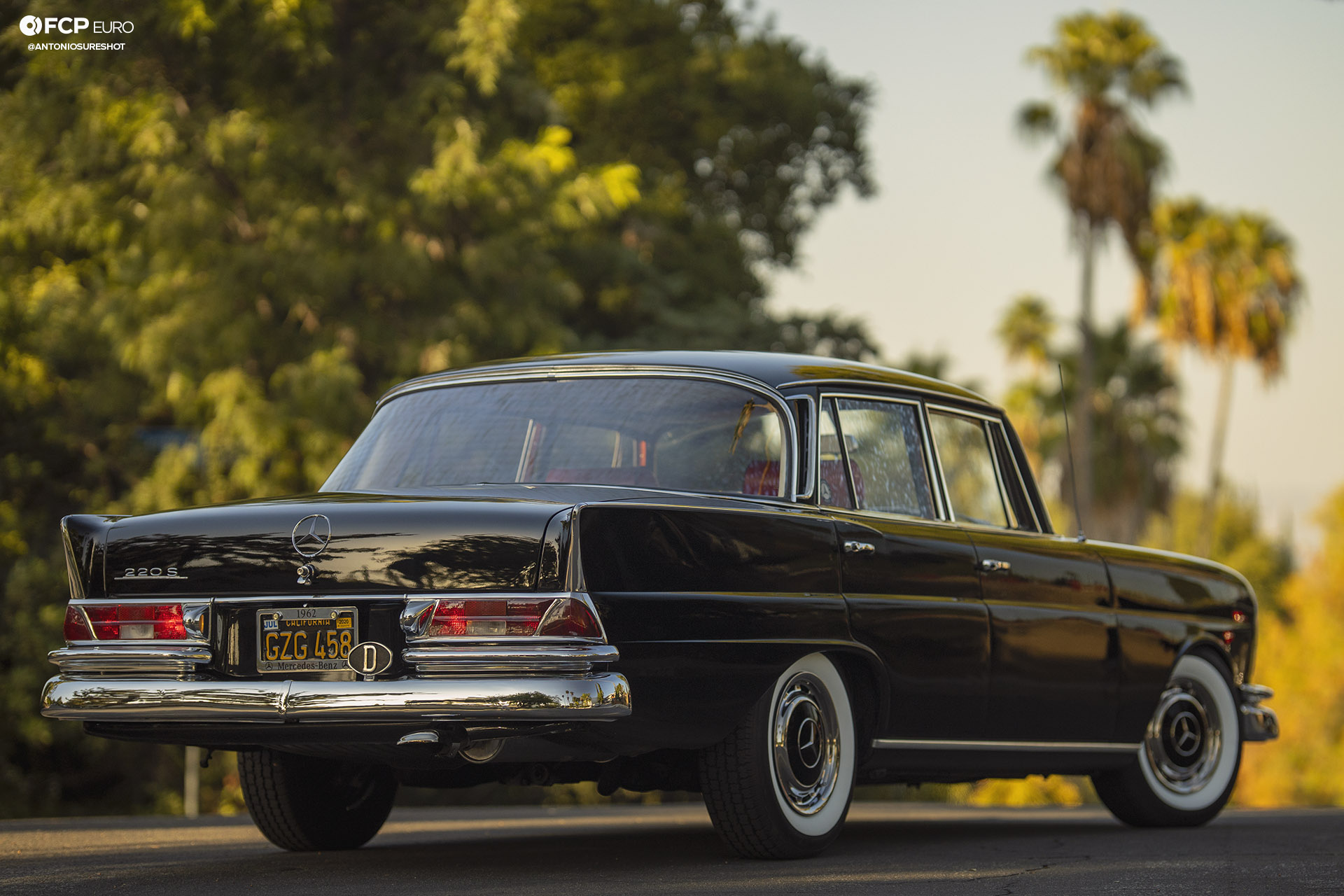 Mercedes Benz 220S Heckflosse Fintail W111 Belinda Benzo EOSR1804 crop