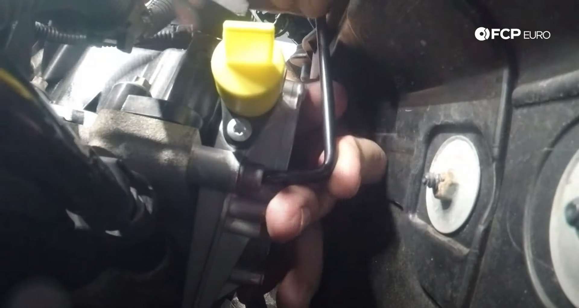 DIY BMW N20 Vacuum Pump tightening the vacuum pump bolts