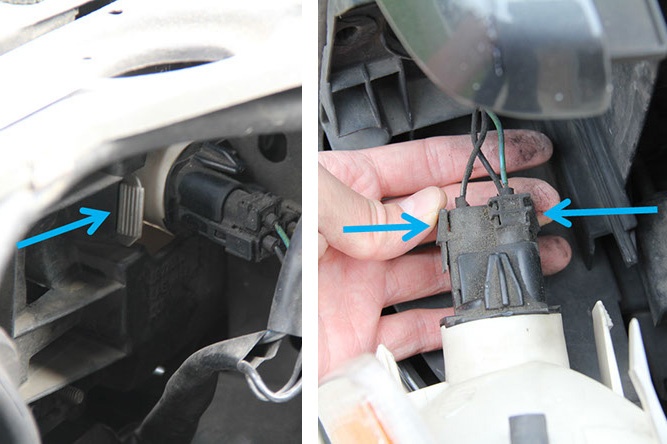 Removing the turn signal bulb