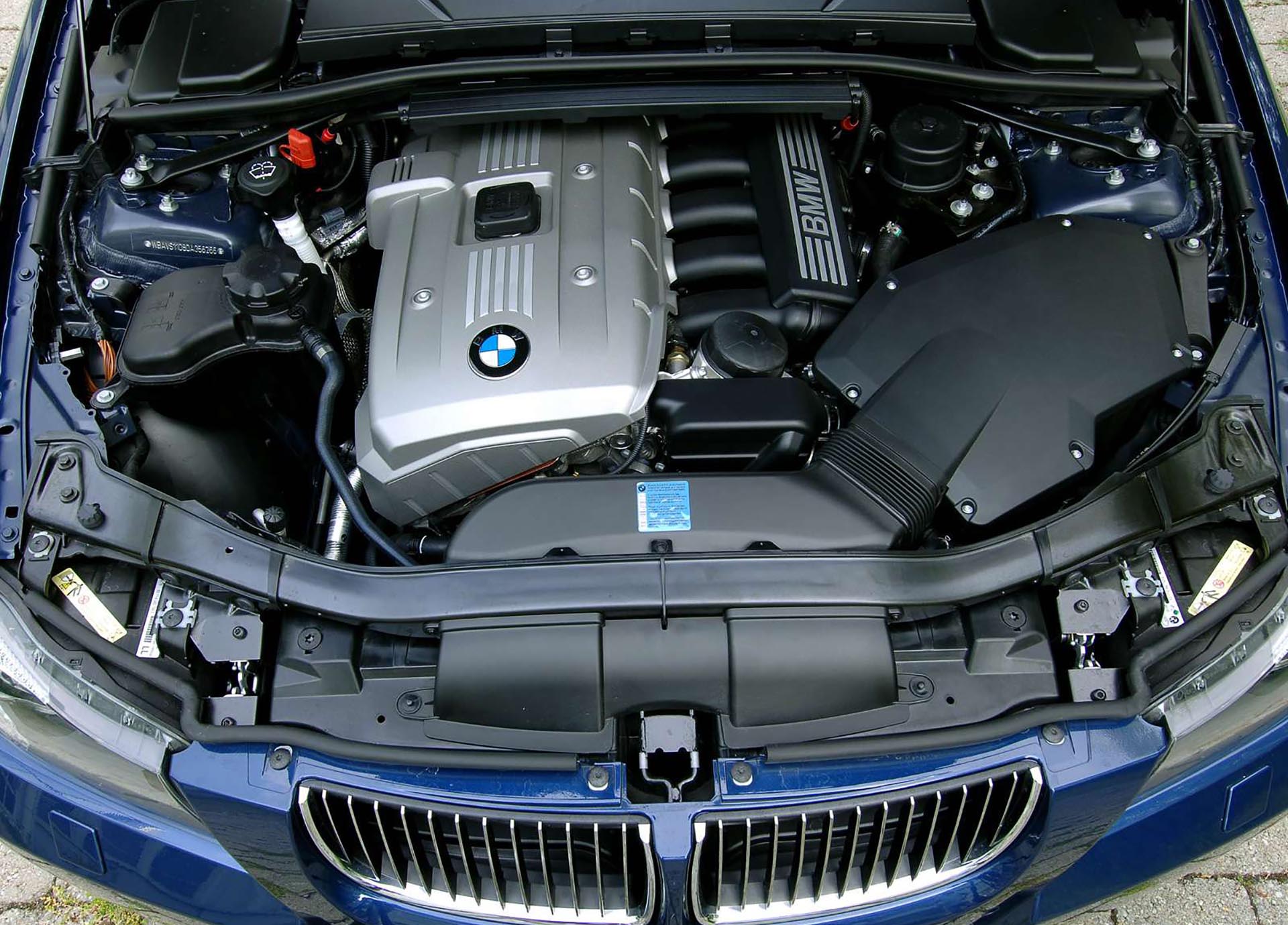 11_BMW E90 330i engine