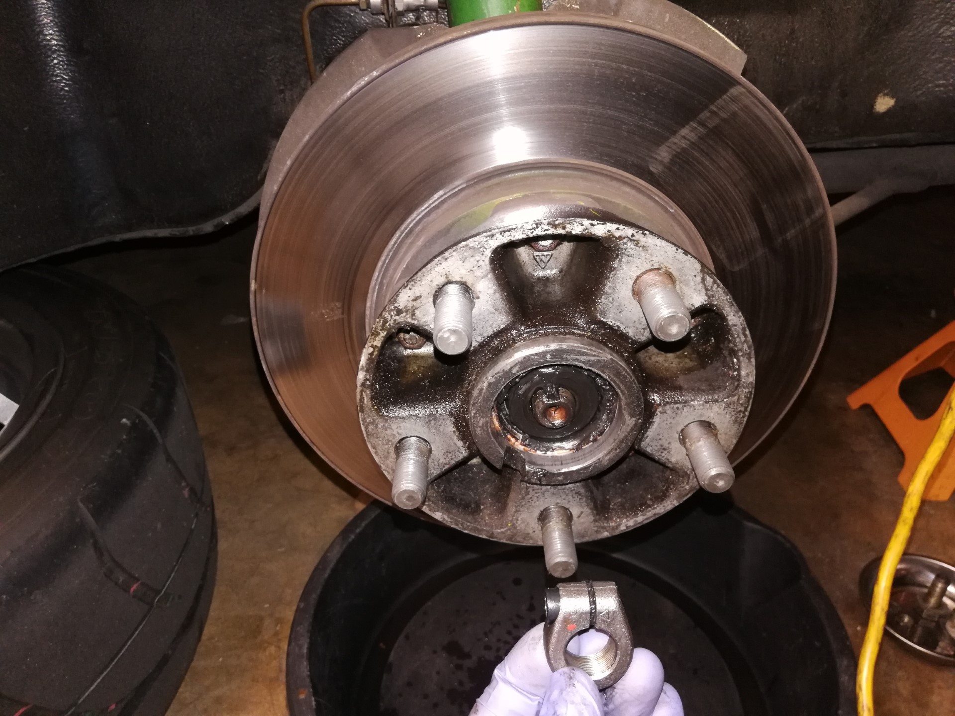 Air-cooled Porsche 911 front wheel hub removal