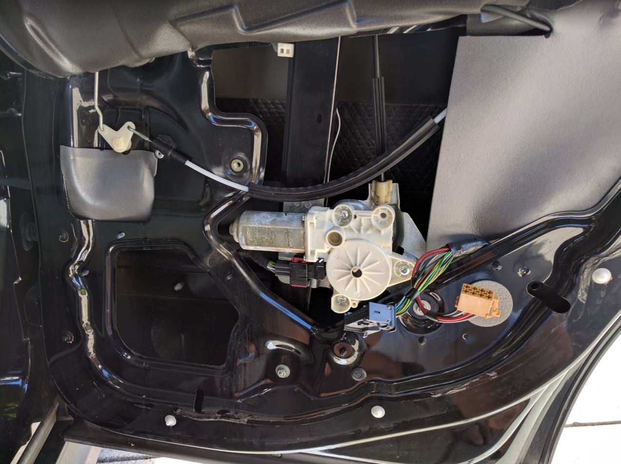 Repairing a Window Regulator on a Saab 93 FCP Euro