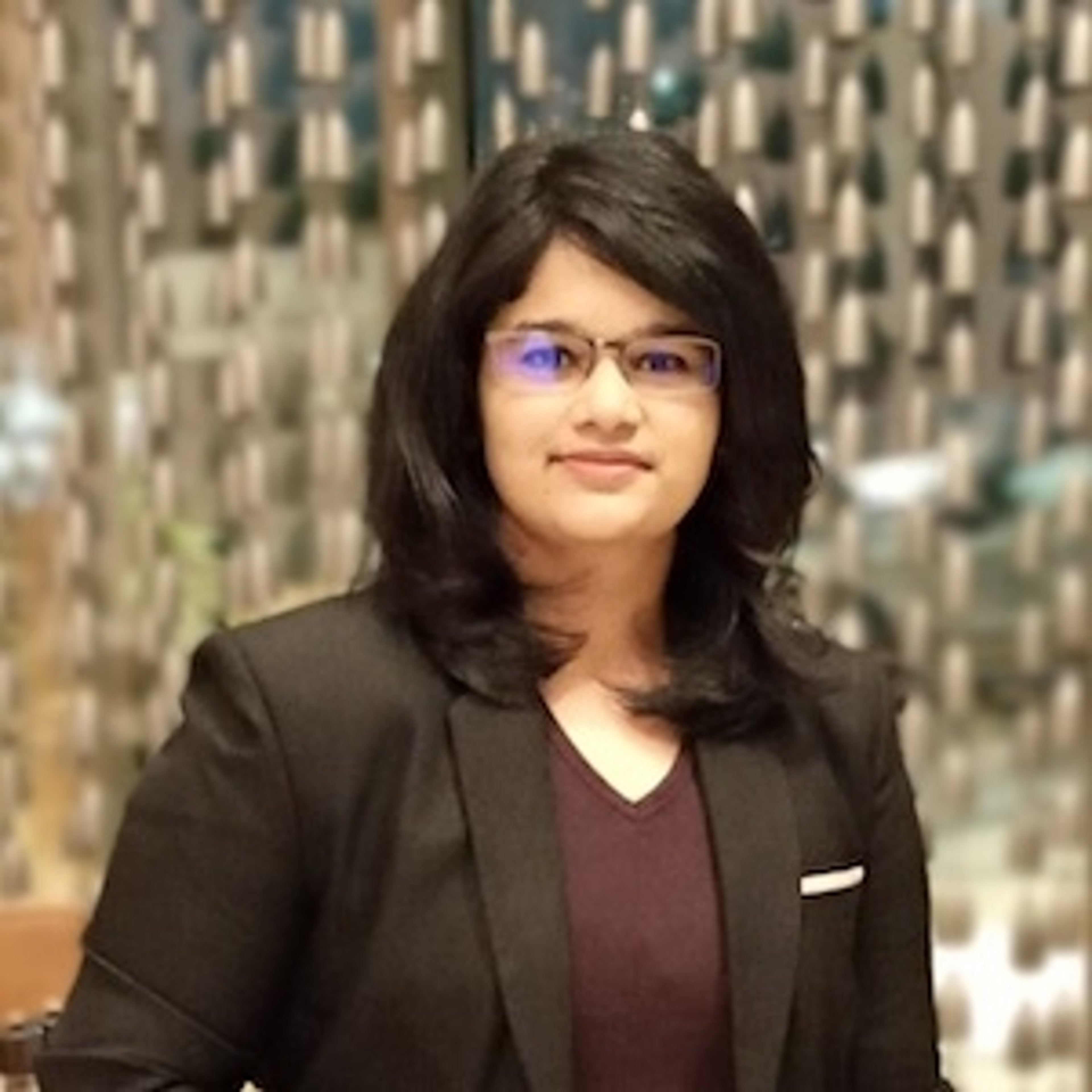 minoli-vartak-author-bio.jpg