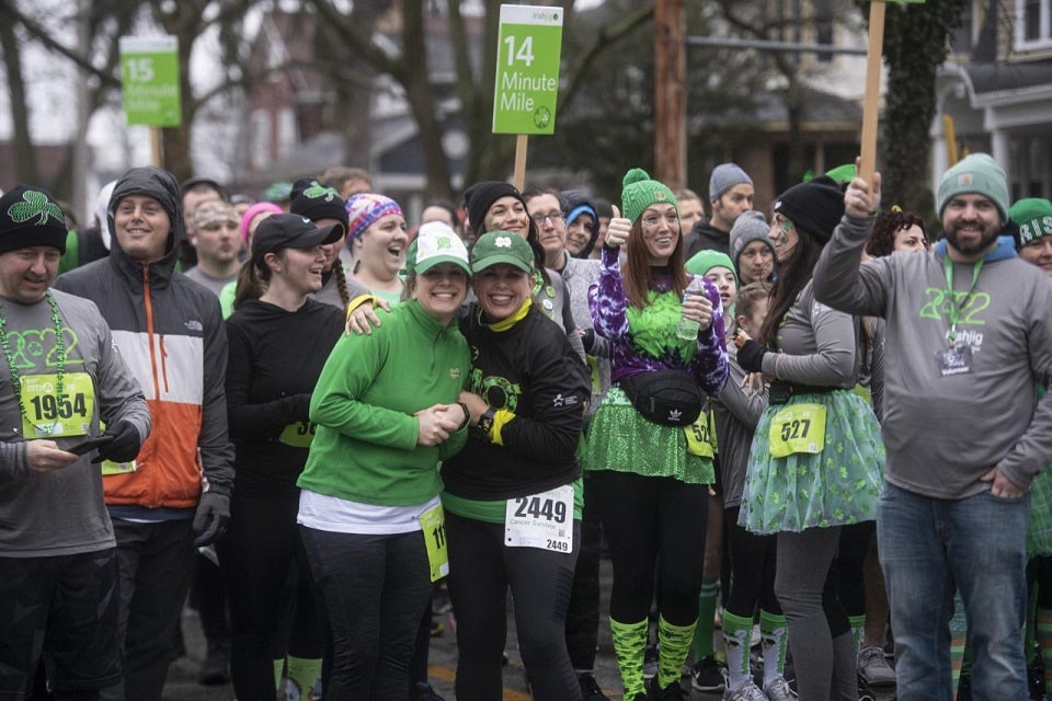 Group of runners posing
