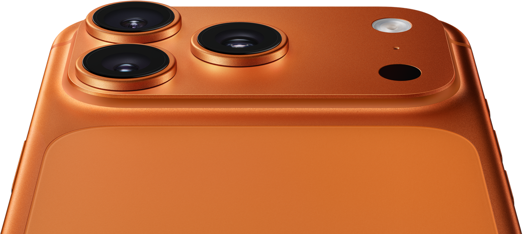 iPhone 17 Pro, vista parcial de la parte trasera en naranja cósmico, sistema de cámaras Pro en la esquina superior izquierda, 3 lentes, micrófono, flash