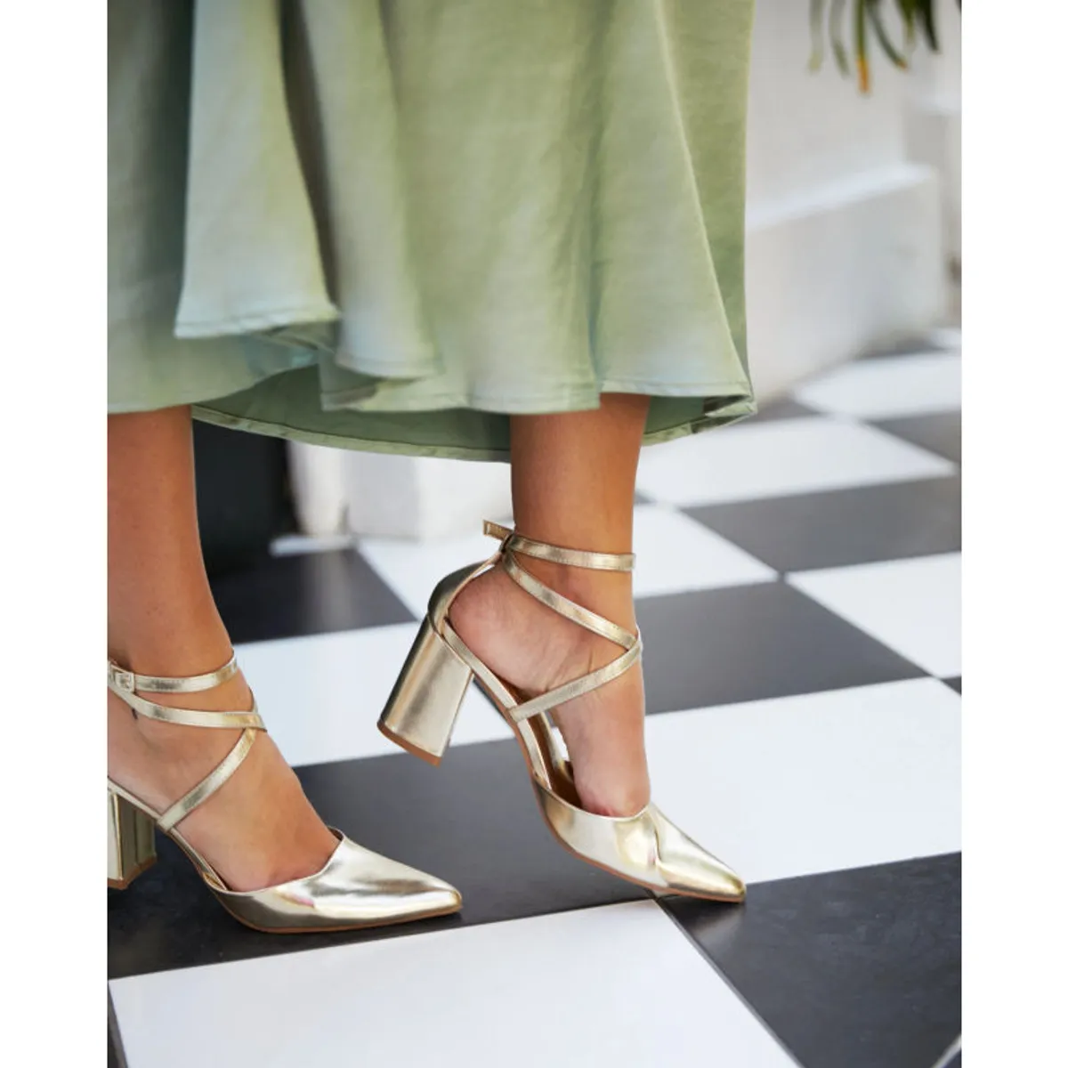 Zapatos dorados para mujer para looks de fiesta