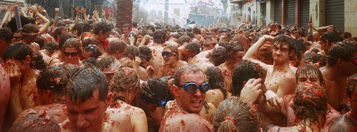 People throwing tomatoes at each other during Tomatina