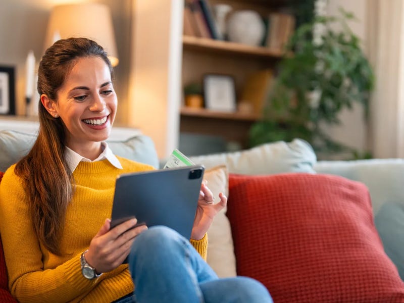 Woman on her tablet looking for options to learn a language