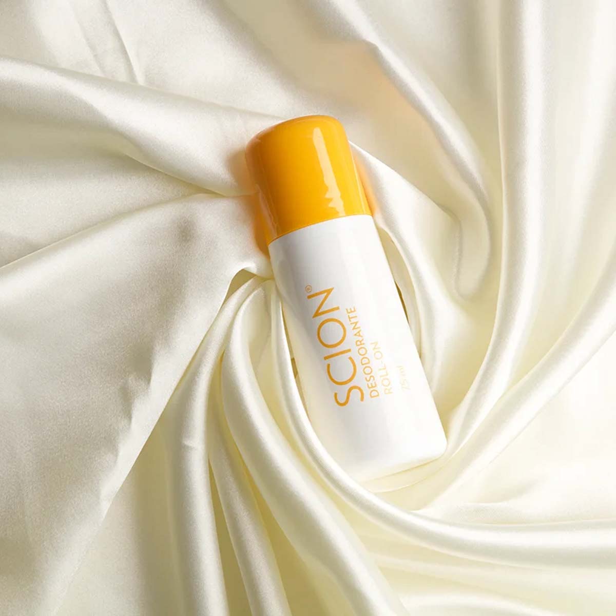 Nuskin-Scion-desodorante-roll-on-lifestyle(2).jpg