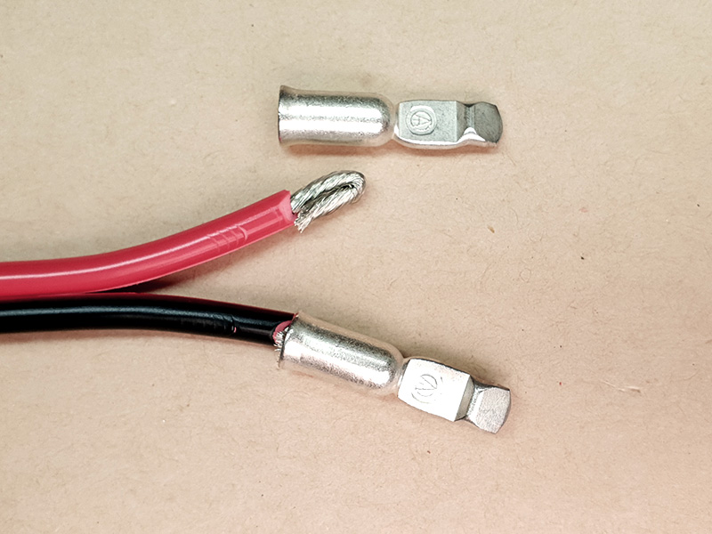 Anderson-To-MC4-Wire-And-Contacts-800x600.jpg