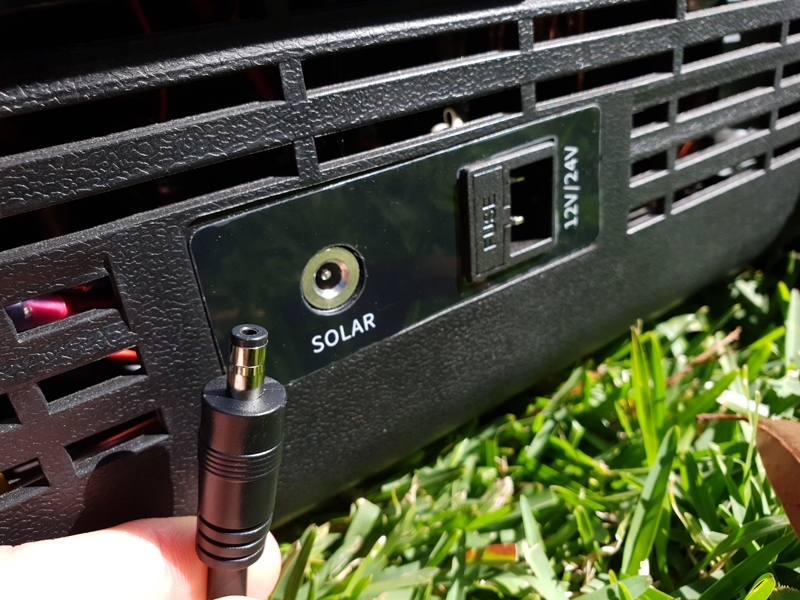 Solar_Panel_Plug_And_Socket-resized.jpg