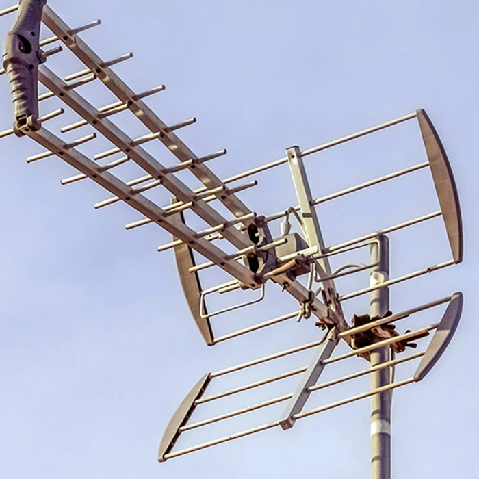 Heavy Duty UHF Phased Array TV Antenna Jaycar Australia