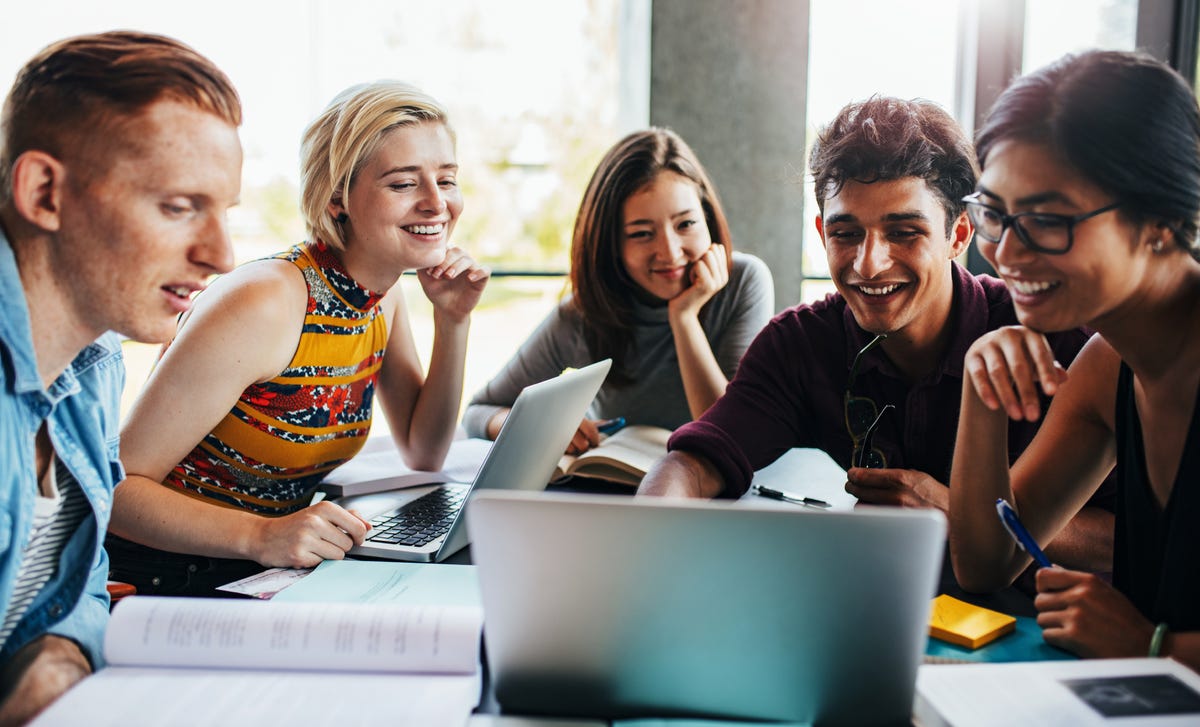 Students attending a group German course in Dubai from their computer
