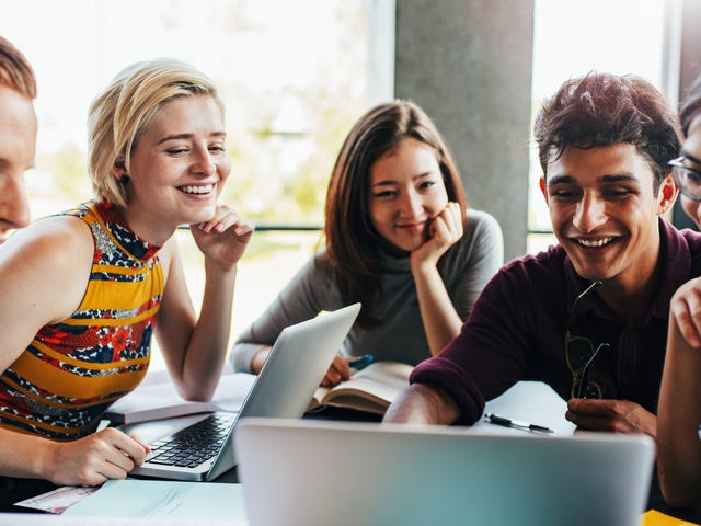 Students attending a group German course in Dubai from their computer