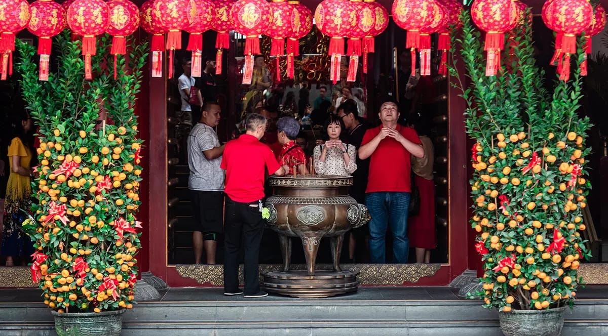 Chinese-new-year-pray.webp
