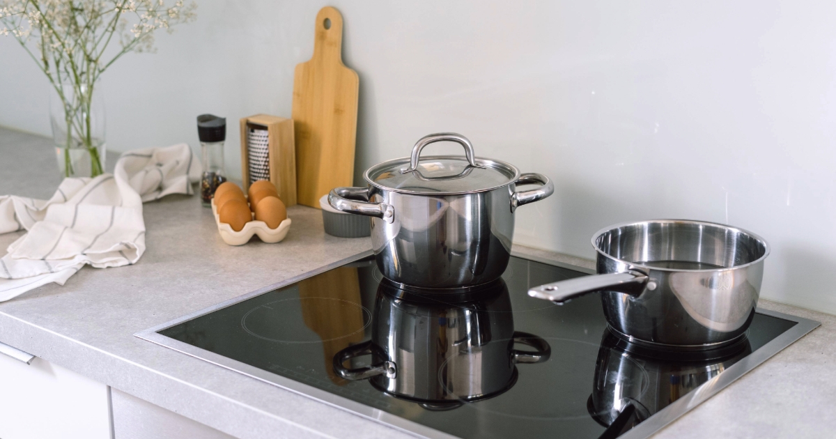  Casseroles sur une cuisinière à induction