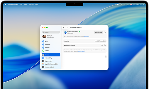 Écran d’un MacBook Pro 16 pouces avec puce M4 affichant une mise à jour logicielle programmée dans Réglages Système