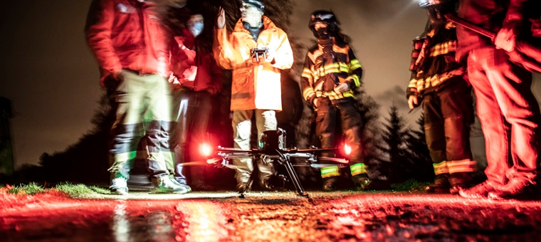 Es gilt ernst, Takeoff um 20:30 bei leichtem Regenfall. Ein letzter Check und die Drohne macht sich auf die Suche nach der vermissten Person.