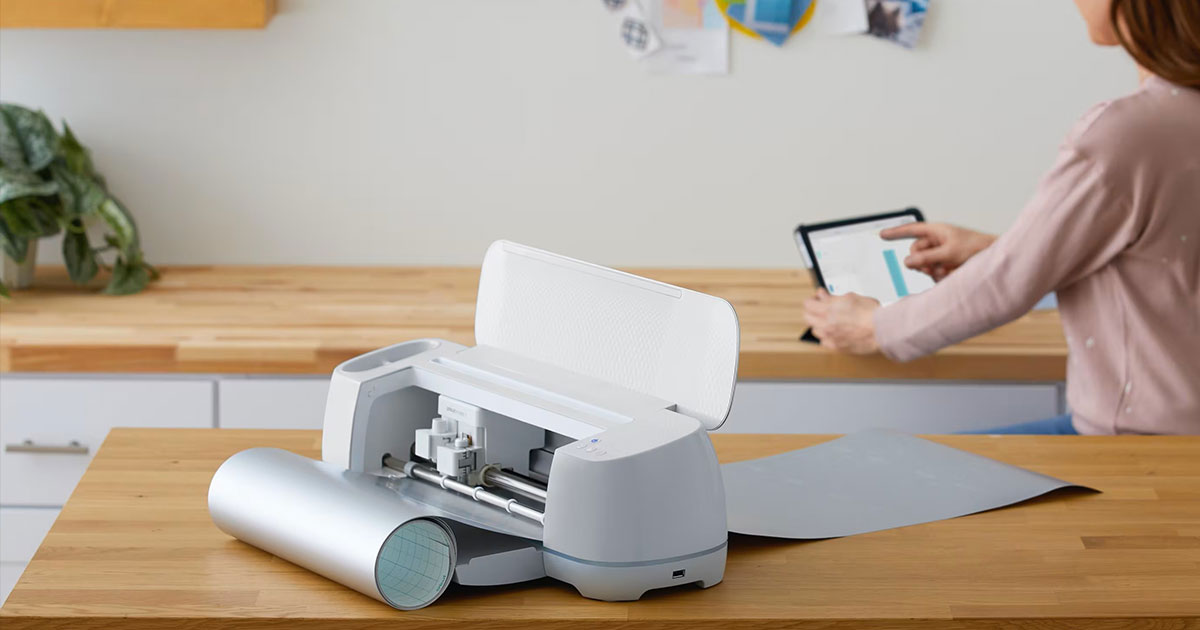 Schneideplotter Cricut Maker 3 mit Vinylfolie