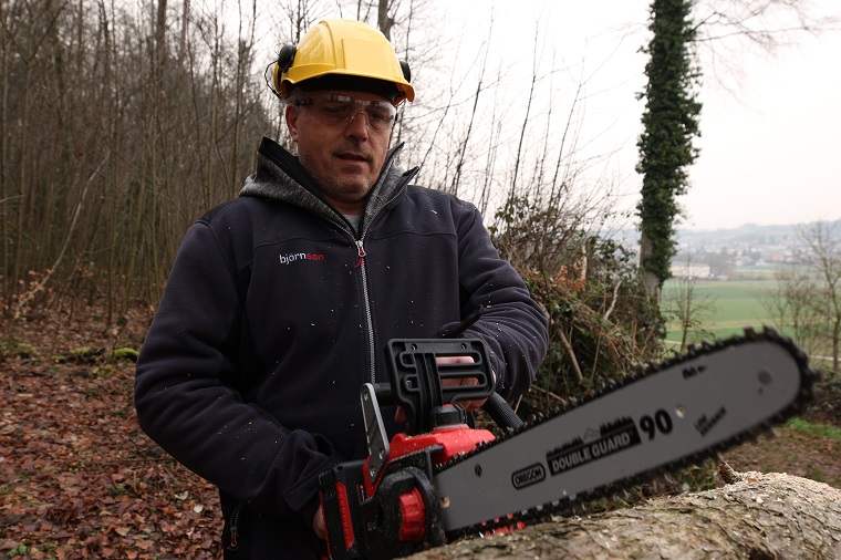erledigt die Arbeit schneller als erwartet: Die Akku-Kettensäge Eihell GE-LC 36/35 Li (Bild 1)