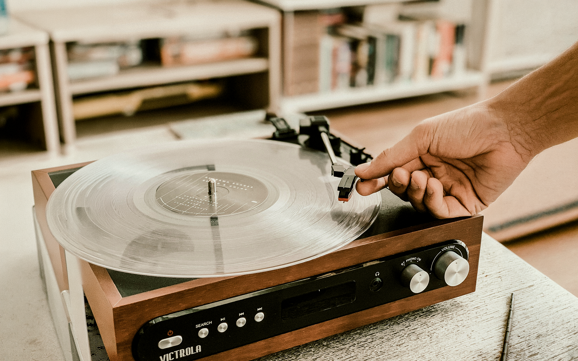 Musik, eine Kunst die Menschen über Generationen verbindet. Quelle: Unsplash | Victrola Record Players