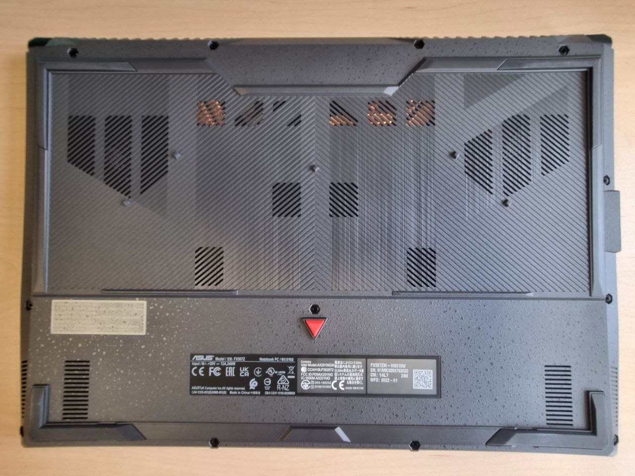 asus tuf gmaing f15 untenansicht.jpg
