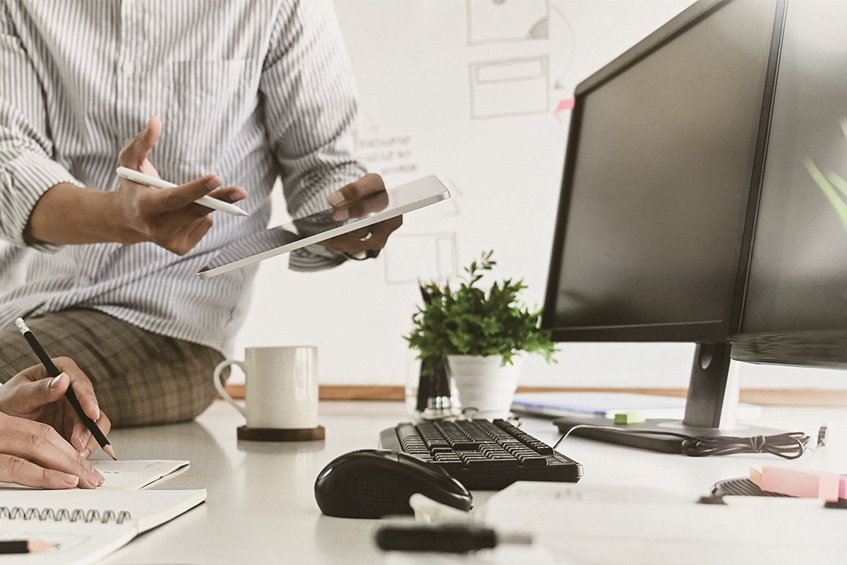 Zwei Bildschirme_blogbilder_1200x800.jpg