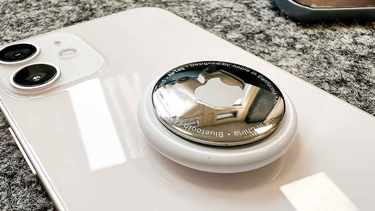 Apple AirTag vs. Samsung SmartTag