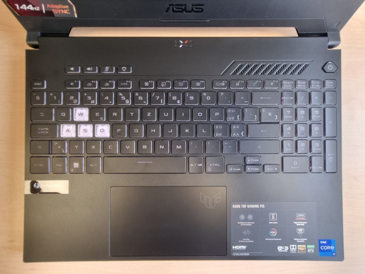 asus tuf gmaing f15 tastaturdeck.jpg