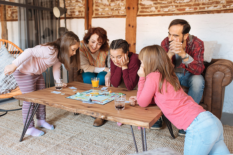 pillar_miwi_spielen_indoor_familienspiele_monopoly.jpg